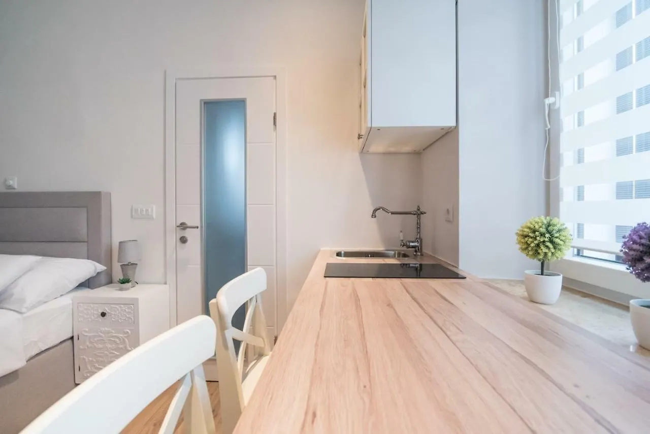 Guest house Leona Deluxe Apartments Pula