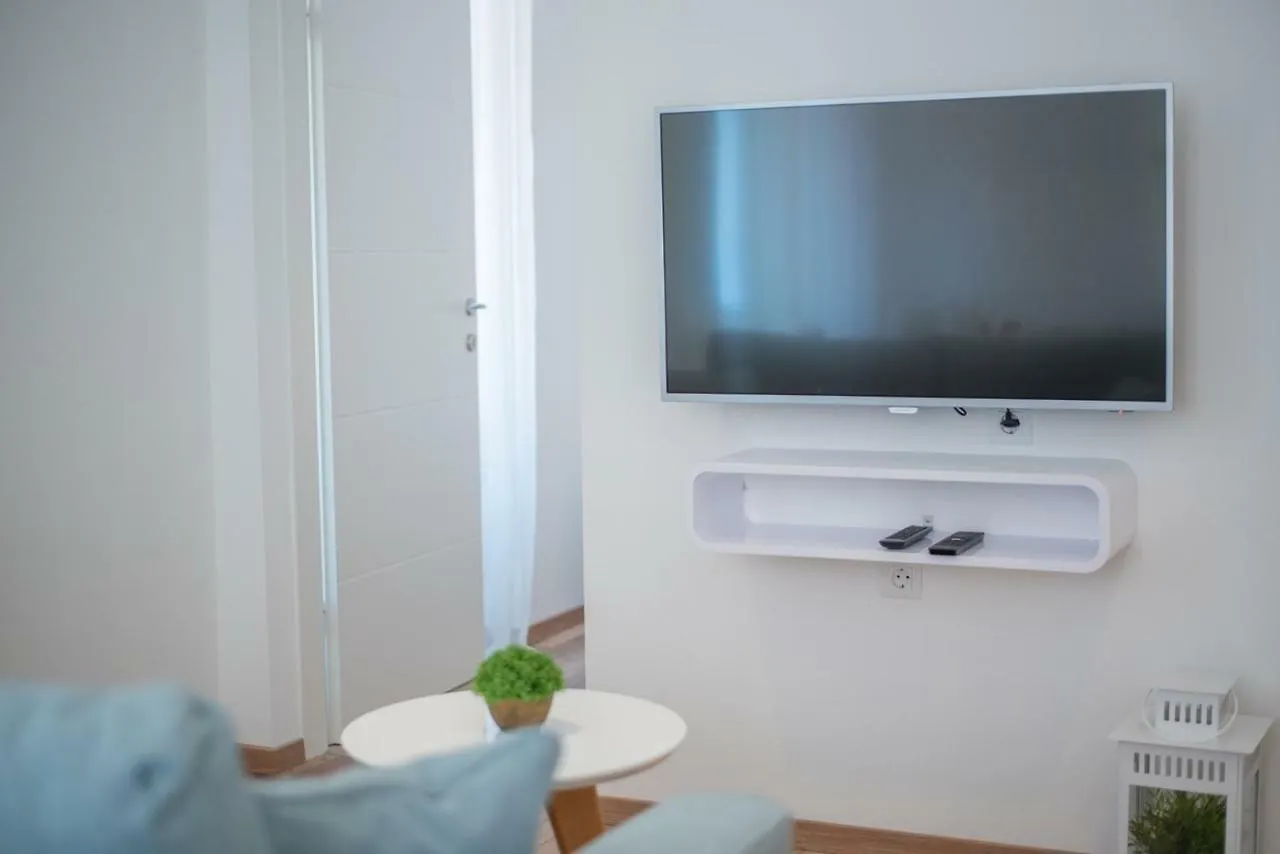 Leona Deluxe Apartments Pula Guest house