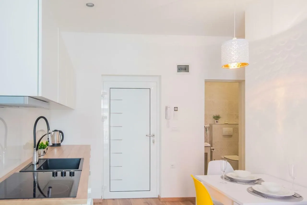 Guest house Leona Deluxe Apartments Pula