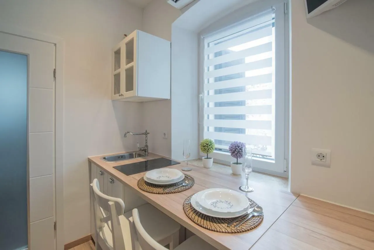 Pensionat Leona Deluxe Apartments Pula