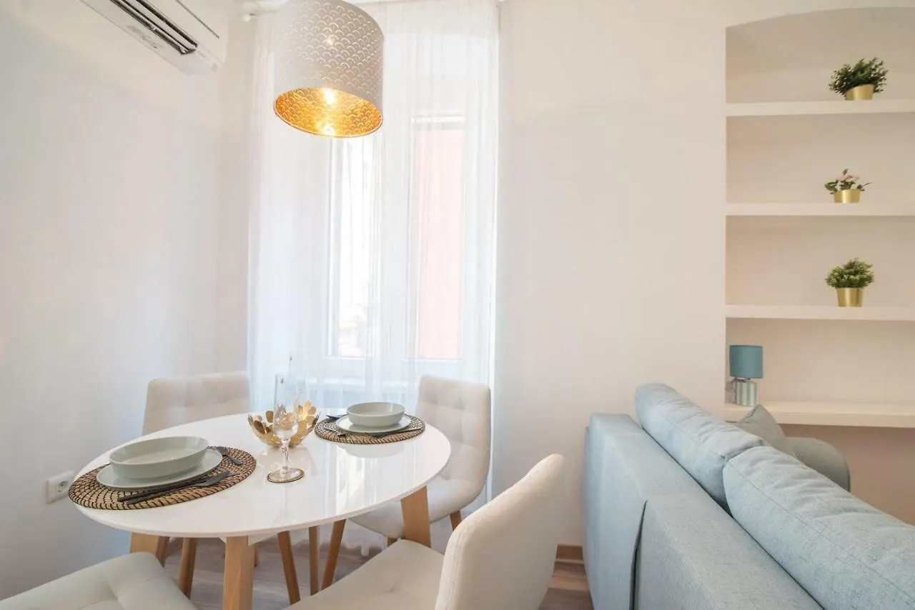 Leona Deluxe Apartments Pula 4*,  Kroatien