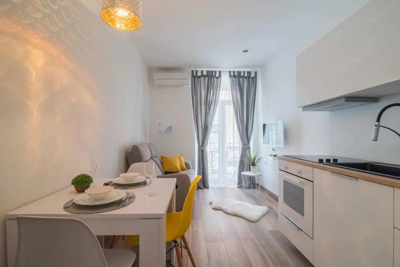 **** Pensionat Leona Deluxe Apartments Pula Kroatien
