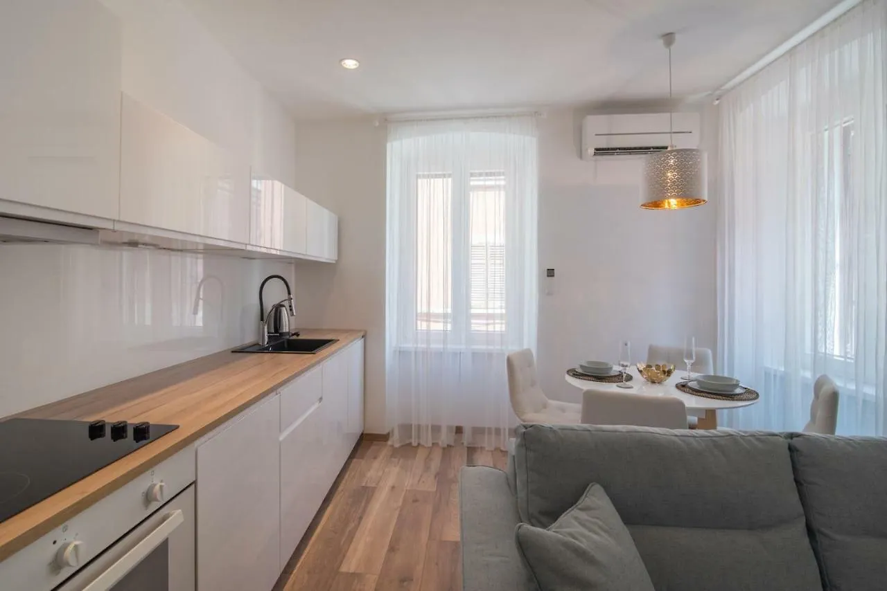 Pensionat Leona Deluxe Apartments Pula
