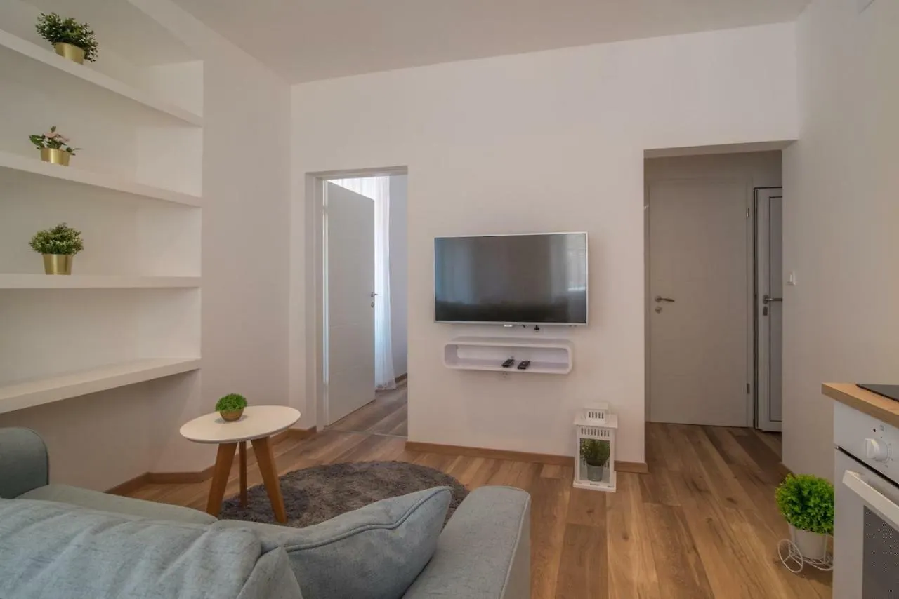 Leona Deluxe Apartments Pula 4*,