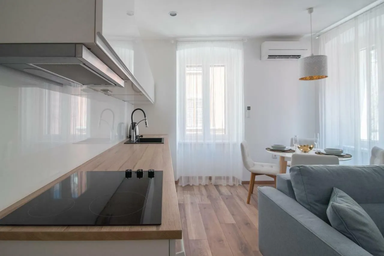 Pensionat Leona Deluxe Apartments Pula