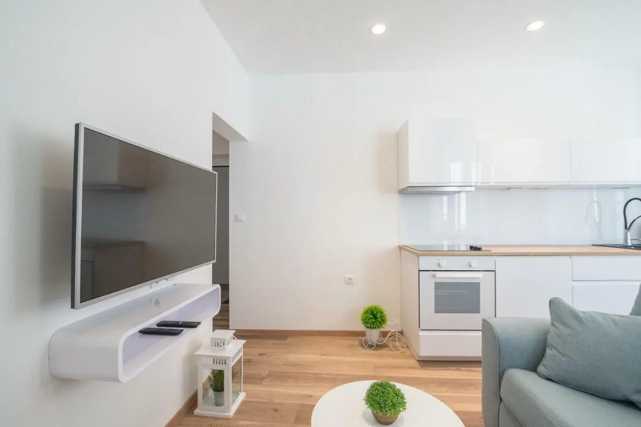 Leona Deluxe Apartments Pula