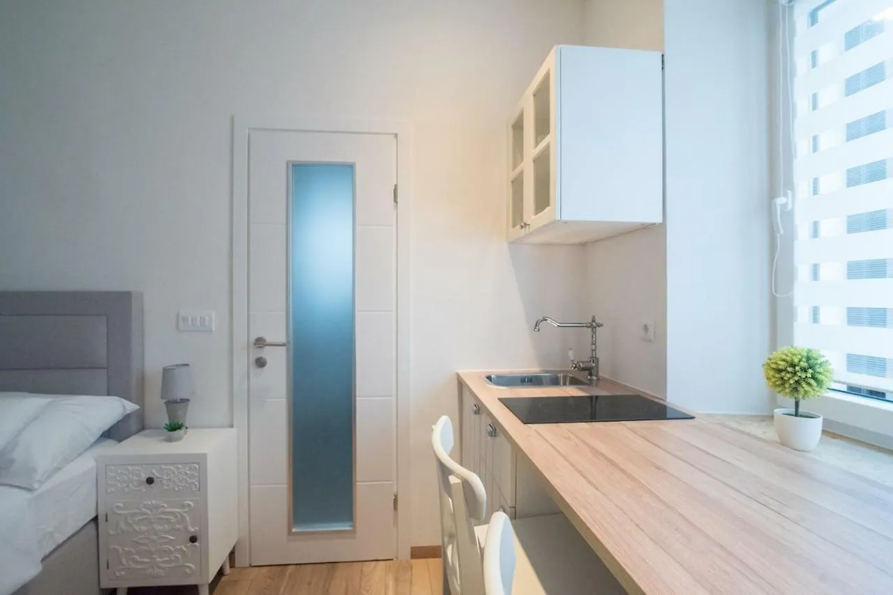 Leona Deluxe Apartments Pula