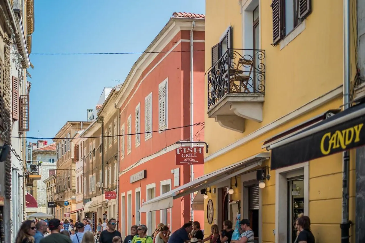 Leona Deluxe Apartments Pula
