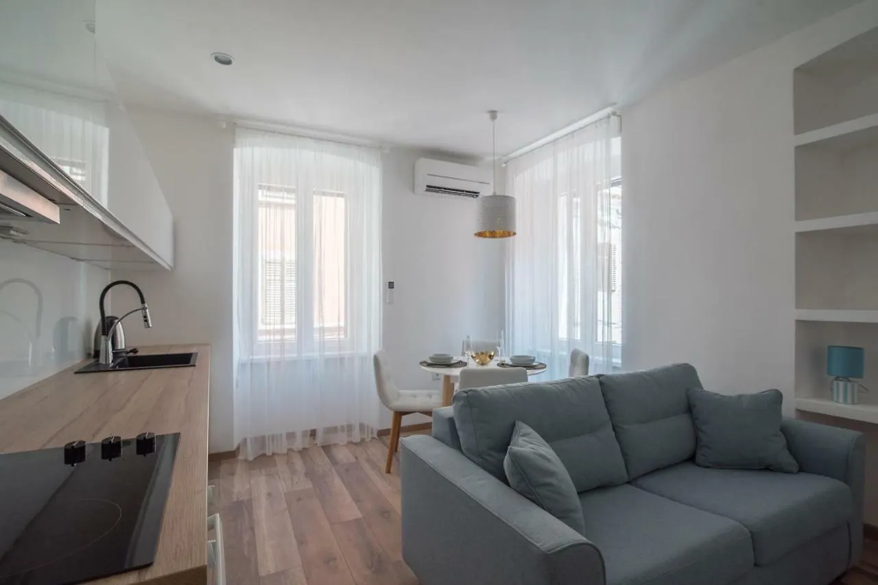 Leona Deluxe Apartments Pula Croatia