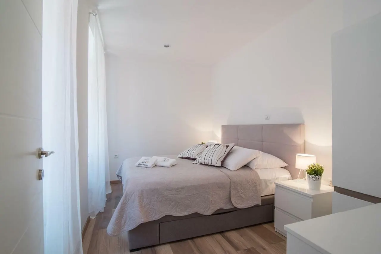 Leona Deluxe Apartments Pula 4*,  Croatia